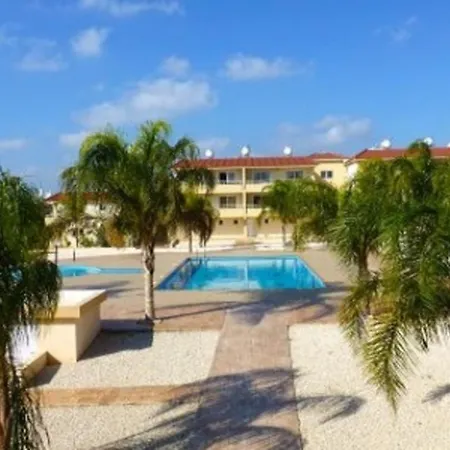2 Bedroom With Private Garden, Walk To Nissi Beach, Communal Swimming Pool * איה נאפה