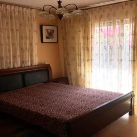 דירה 2 Bedroom With Private Garden, Walk To Nissi Beach, Communal Swimming Pool *