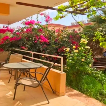 2 Bedroom With Private Garden, Walk To Nissi Beach, Communal Swimming Pool