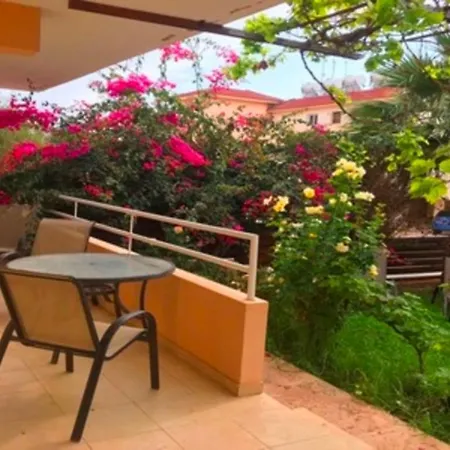 דירה 2 Bedroom With Private Garden, Walk To Nissi Beach, Communal Swimming Pool איה נאפה