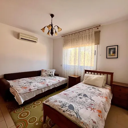 2 Bedroom With Private Garden, Walk To Nissi Beach, Communal Swimming Pool * איה נאפה