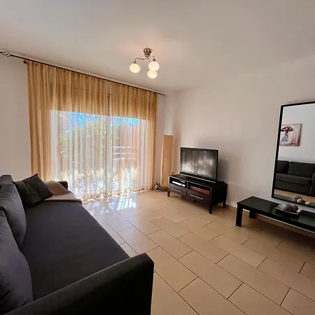 דירה 2 Bedroom With Private Garden, Walk To Nissi Beach, Communal Swimming Pool
