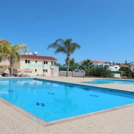 Appartamento 2 Bedroom With Private Garden, Walk To Nissi Beach, Communal Swimming Pool